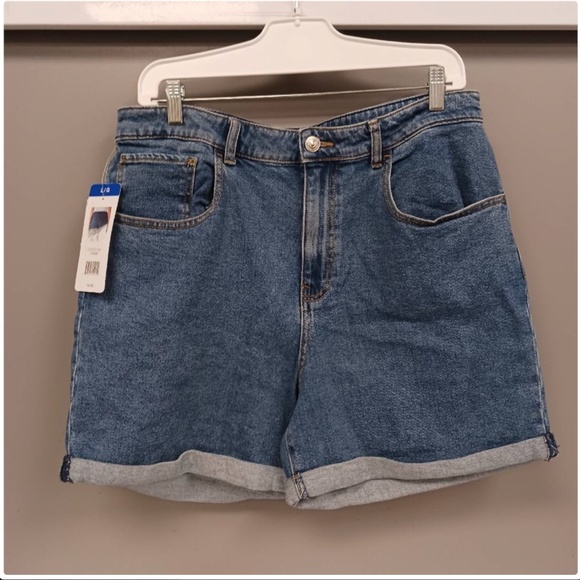 Steve Madden Blue Denim Shorts New with Tags - Picture 1 of 2